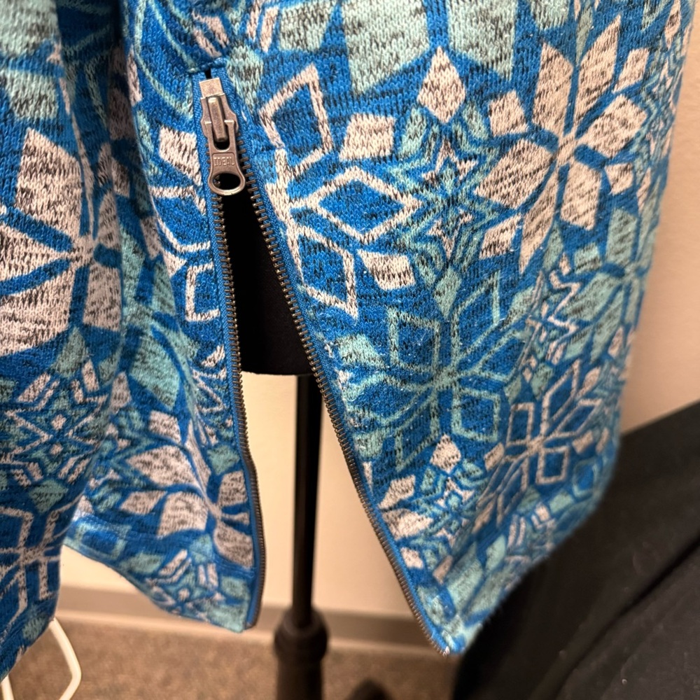 Talbots XL Blue Fleece Hoodie Pullover Snowflake Print Winter Cozy Warm Top - Picture 6 of 8